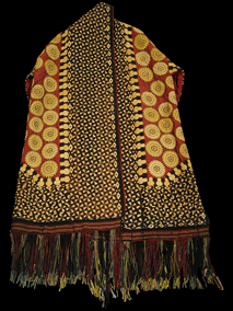 19325 Capa tradicional bordada a mano